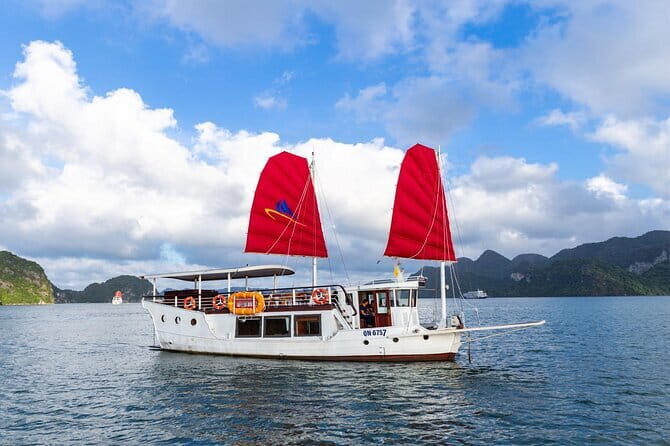 Mumbai Bay Breeze Sail on a Compact Yacht Experience - Frequently Asked Questions