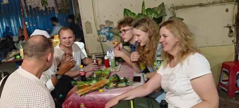 Mumbai: BEST Steet Food Tour & Evening Market with a Local - A Deep Dive into the Mumbai Street Food & Market Tour
