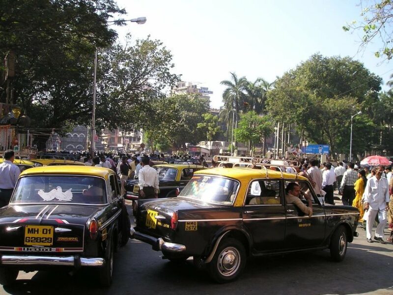 Mumbai: Private Walking Tour with a Local - What makes this tour stand out?