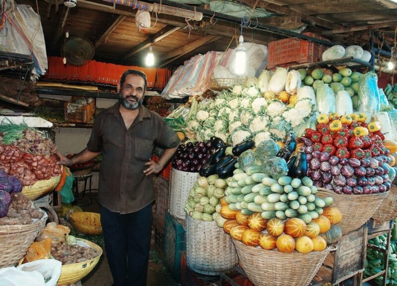 Mumbai: Private Walking Tour with a Local - The guides: Knowledgeable and friendly
