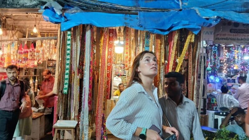 Mumbai Street Food Tour with Evening Bazaar Walk - Food & Cultural Balance