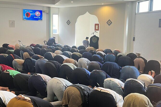 Muslim Friendly Mt. Fuji Tour with Halal Lunch and Prayer Time - Authentic Experiences & Authenticity