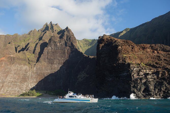 Na Pali Sunset & Sightsee Boat Tour - Key Points