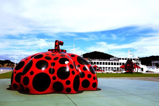 Naoshima private tour by national licensed tourguide - Key Points