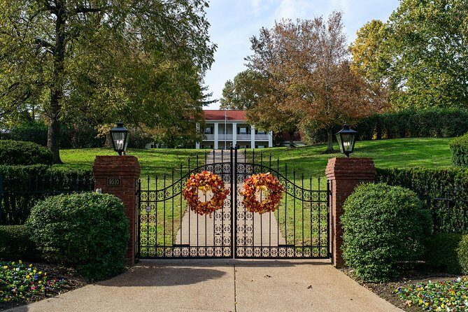 Nashville "Homes Of The Stars" Narrated Bus Tour with 30+ Celebrity Homes - FAQ