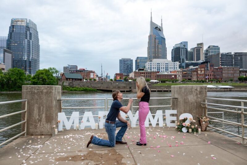 Nashville: Romantic Couples Photoshoot with Champagne - Breaking Down the Experience