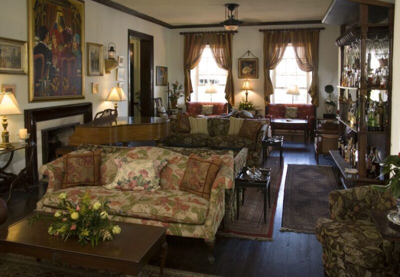 Nassau: Afternoon Tea at Graycliff Hotel and Restaurant - Atmosphere and Environment