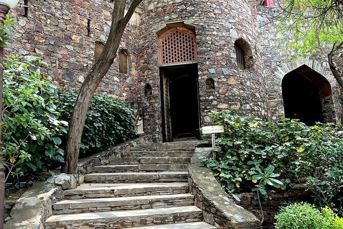 Neemrana Fort visit with Lunch From Delhi - Who Will Love This Tour?