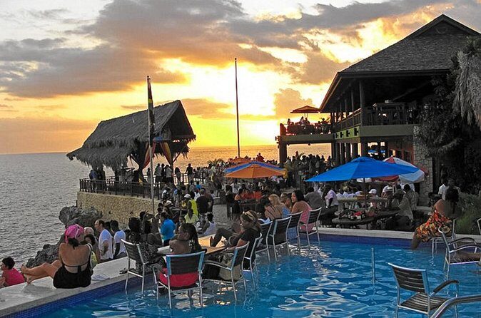 Negril 7 Miles Beach, Ricks Cafe and Shopping - A Closer Look at the Itinerary
