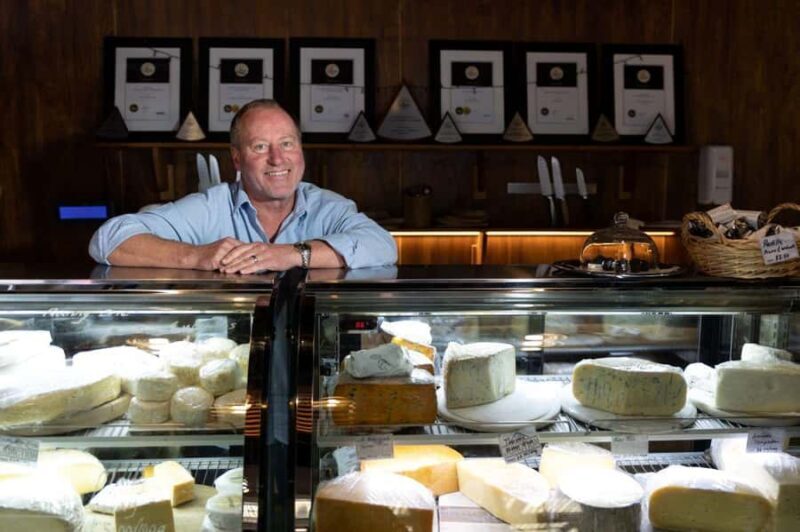 Nelson: Taste Tasman Food & Wine Tour with Lunch & Tastings - The Transport and Group Dynamics