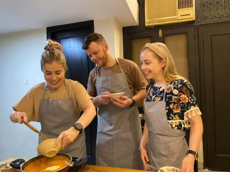 New Delhi: Indian Cooking Class in a Local Home - Key Points