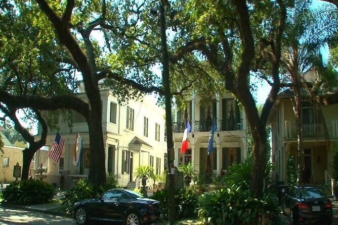 New Orleans City and Cemetery Bus Tour - Transportation and Group Size: Why It Matters