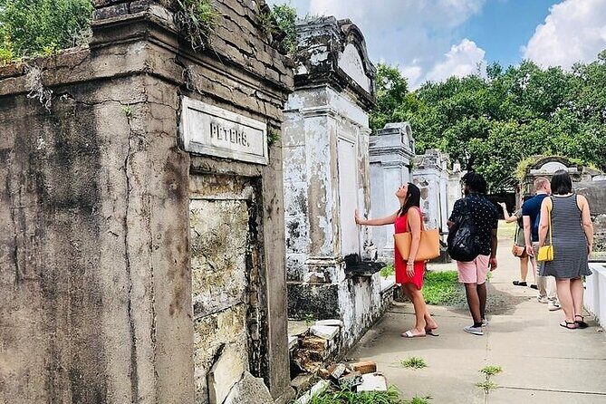 New Orleans City and Cemetery Tour with Garden District Stroll - Key Points