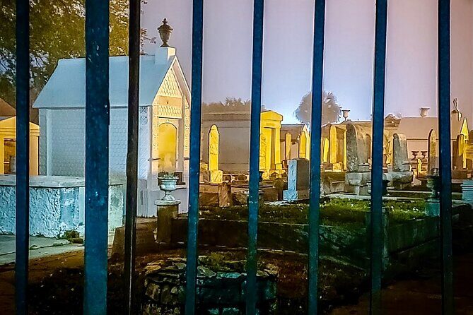 New Orleans Dead of Night Ghosts and Cemetery Bus Tour - The Walking and Comfort Factor