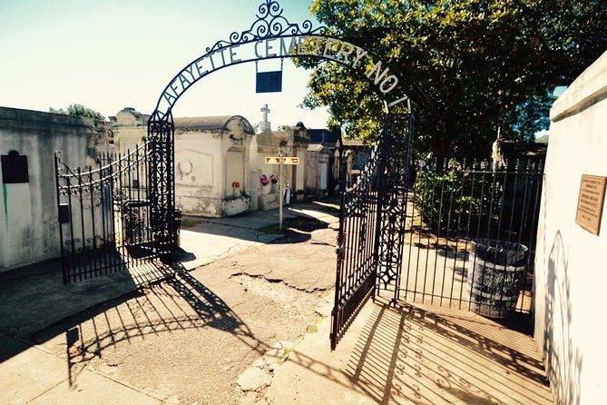 New Orleans Garden District and Lafayette Cemetery Tour - A Detailed Look at the Tour Experience