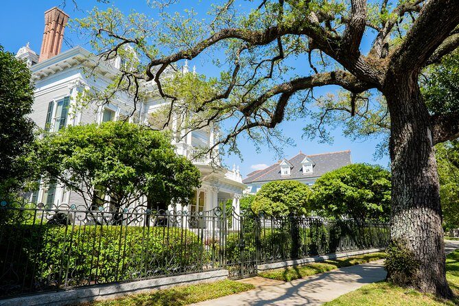 New Orleans Garden District Tour - A Neighborhood Steeped in History and Beauty