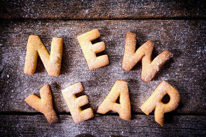 New Year Celebration In Arabian Gulf in Creek with Midnight Cake - Key Points