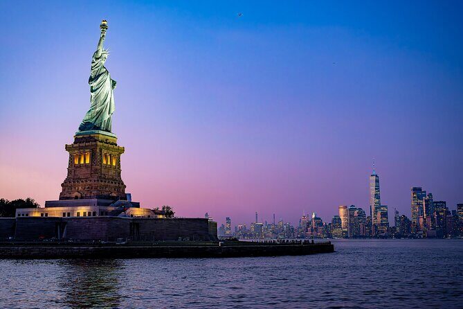 New York City Dinner Cruise on Luxury Yacht with Live Music - Itinerary Breakdown: A Closer Look