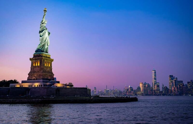 New York City: Gourmet Dinner Cruise with Live Music - Bar and Beverage Options