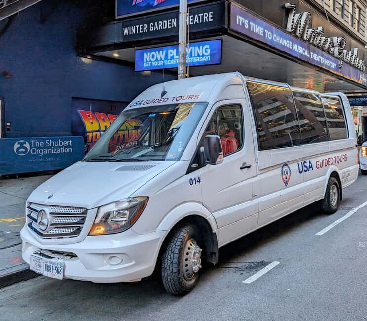 New York City: Guided Private Glass-Top Bus Tour at Night - The Value of Expert Guides and Personal Touches