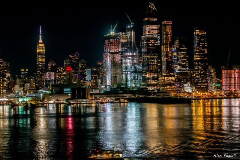 New York City: Night Skyline Bus Tour with Pizza Slice - Who Should Consider This Tour?