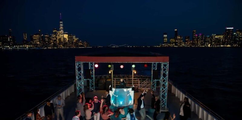 New York City: Sip 'N Groove Evening Cruise with Live DJ - An In-Depth Look at the Experience
