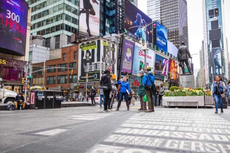 New York City: Times Square Tour With Local Guide - Exploring the Heart of New York: The Itinerary
