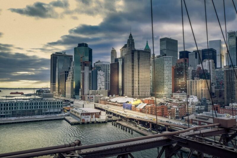 New York City: Via private SUV/VAN Highlights Tour. 13 max - An Introduction to the Experience