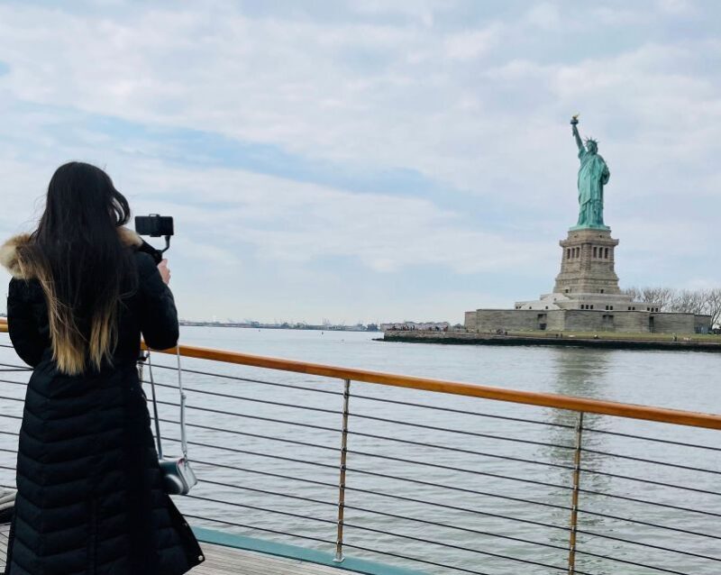 New York City: Weekend Holiday Brunch Cruise - Experience Overview