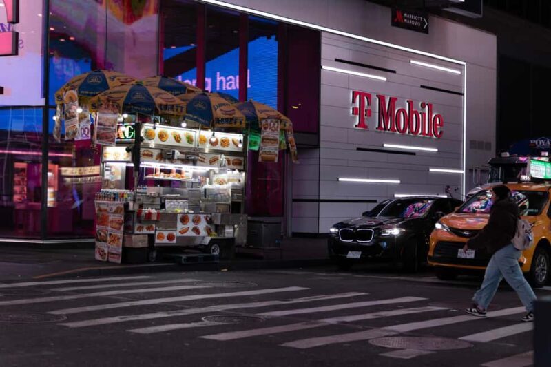 New York: Times Square Evening Walking Tour with Hot Dog - The Itinerary: A Walk Through Times Squares Iconic Landmarks