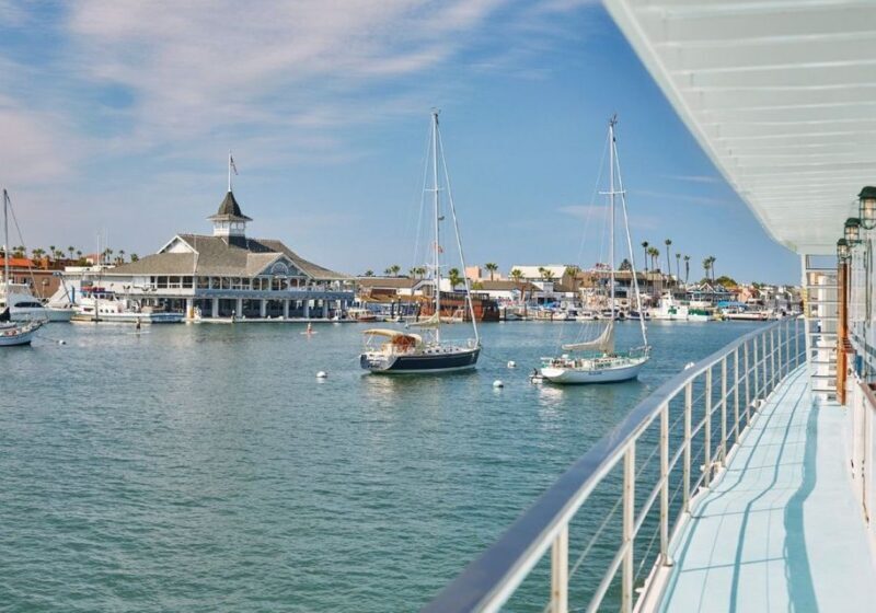 Newport Beach: Christmas Day Buffet Brunch or Dinner Cruise - An Overview of the Experience