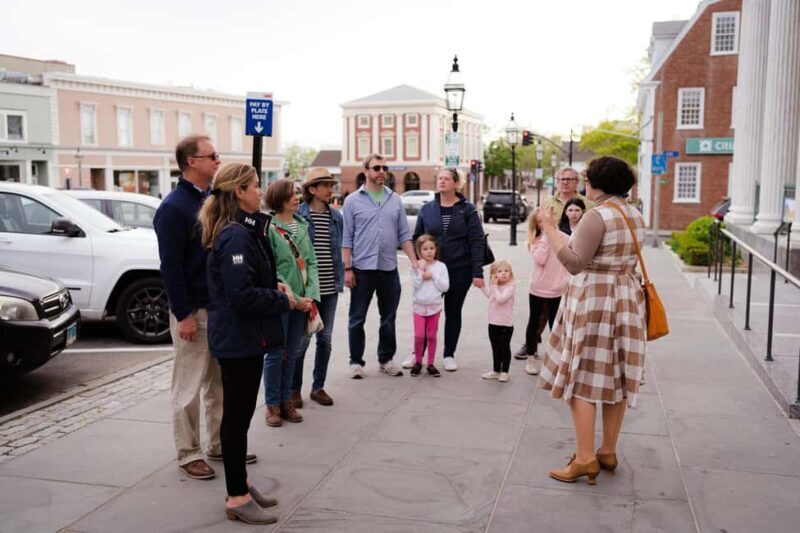 Newport, RI: Holiday Lantern Walking Tour - Key Points