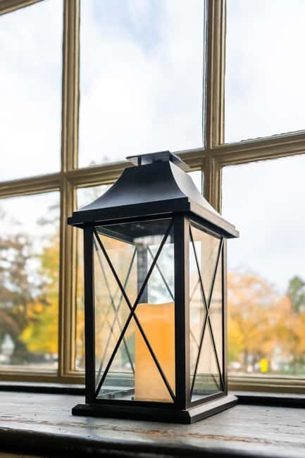 Newport, RI: Holiday Lantern Walking Tour - A Closer Look at the Newport Holiday Lantern Walking Tour