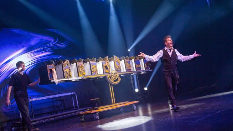 Niagara Falls, Canada: Wild Magic Show Ticket - Who Will Love This Show?