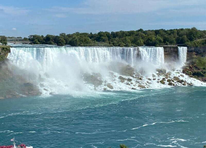 Niagara Falls: Luxury Private Tour with Winery stop - Exploring the Niagara Experience in Detail