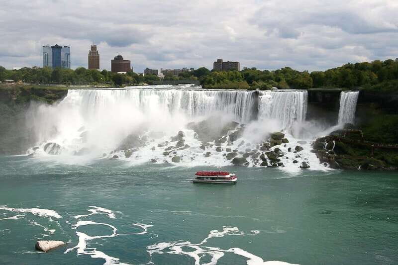 Niagara Falls, ON: Helicopter Ride with Boat & Skylon Lunch - FAQ
