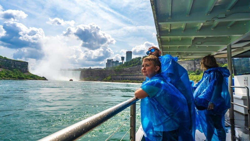 Niagara Falls: USA/Canada Tour with Boat Cruise and Lunch - An In-Depth Look at the Tour
