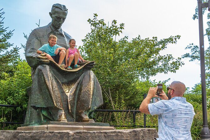 Niagara Falls: USA + Canada Tour with Cave, Boat Ride and Lunch - FAQ - Practical Questions About the Tour