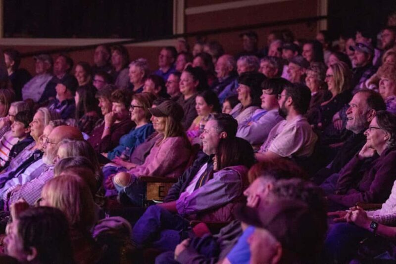 Niagara Falls, USA: Magic Theatre - Illusionist Leon Etienne - Key Points