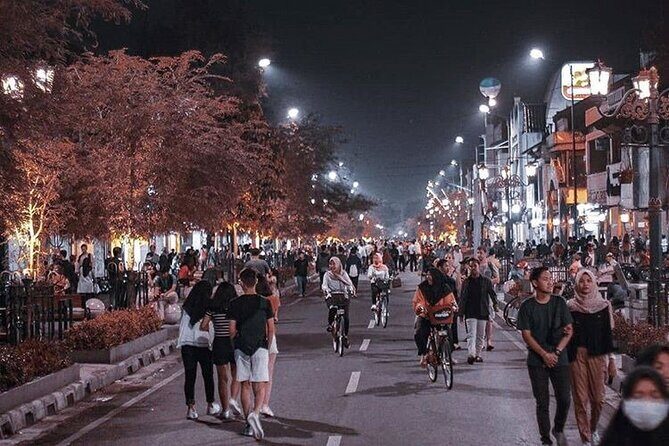 Night Walking Tour-Malioboro street food with guide at Yogyakarta - Key Points