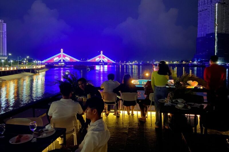 Nightlife three hours food tours - Key Points