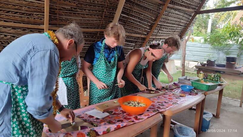 Nilaveli: Sri Lankan Cooking Class with a Local Family - Key Points