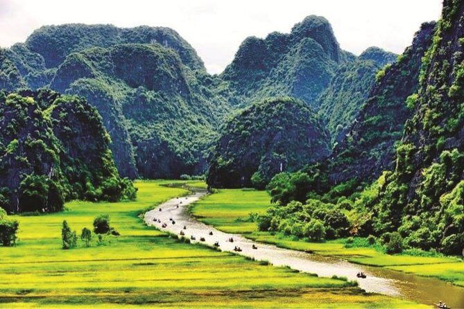 Ninh Binh and Ancient Hoa Lu Temples Tour from Hanoi - Detailed Breakdown of the Tour Experience