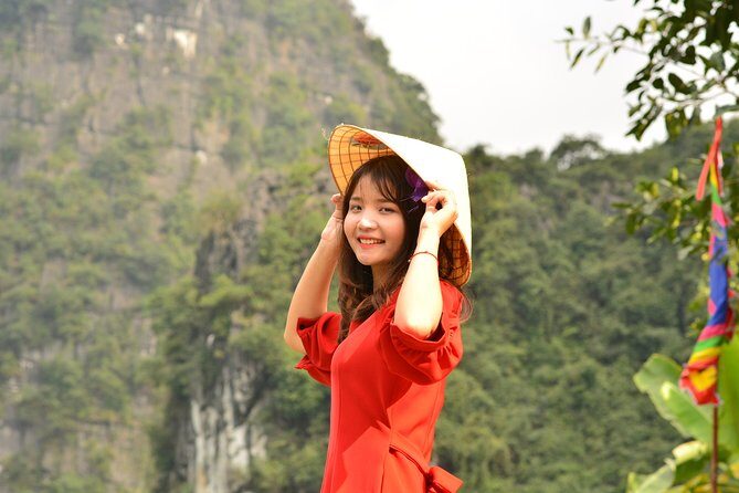 Ninh Binh Daily Tour: Hoa Lu - Am Tien Cave- Trang An boat ride - Who Should Consider This Tour?