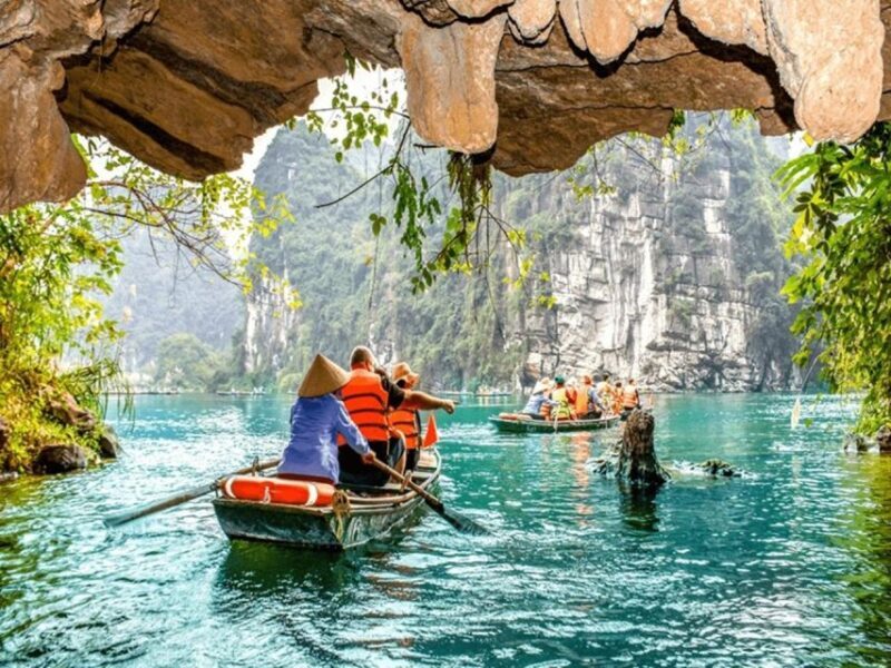 Ninh Binh Day Tour: Hoa Lu, Trang An Mua Cave, Boat Ride - Visiting Hoa Lu: Step into Vietnam’s First Capital
