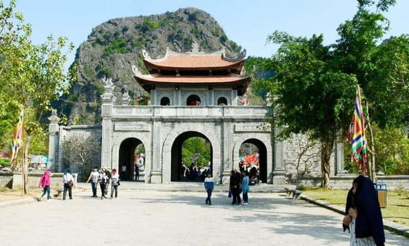 Ninh Binh Day Tour: Hoa Lu, Trang An Mua Cave, Boat Ride - Returning to Hanoi