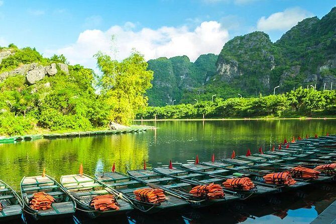 Ninh Binh Full Day Tour: Bai Dinh Pagoda - Trang An - Mua Cave - Visiting Bai Dinh Pagoda: Southeast Asia’s Largest Pagoda