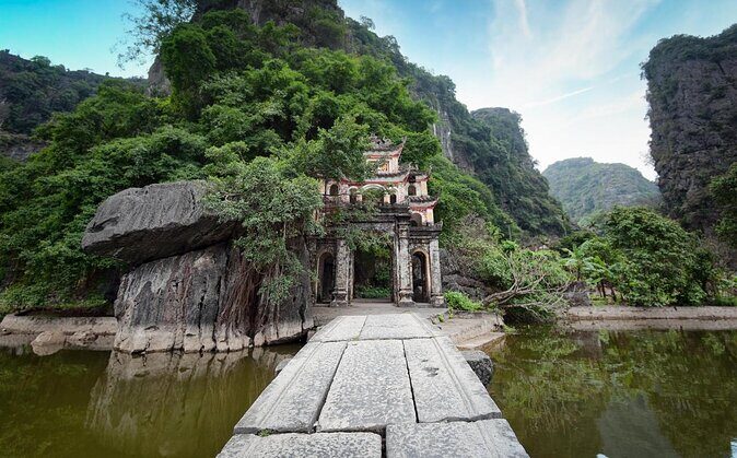 Ninh Binh Luxury Tour 2 Days 1 night by limousine See Hidden Gems - What Makes This Tour Stand Out?