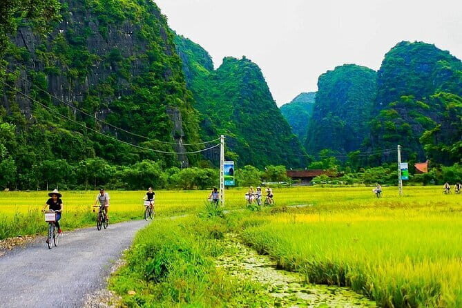 Ninh Binh Trip From Hanoi: Hoa Lu-Mua Cave-Boat-Cycling-Lunch - Discovering Hoa Lu: Vietnam’s Ancient Capital