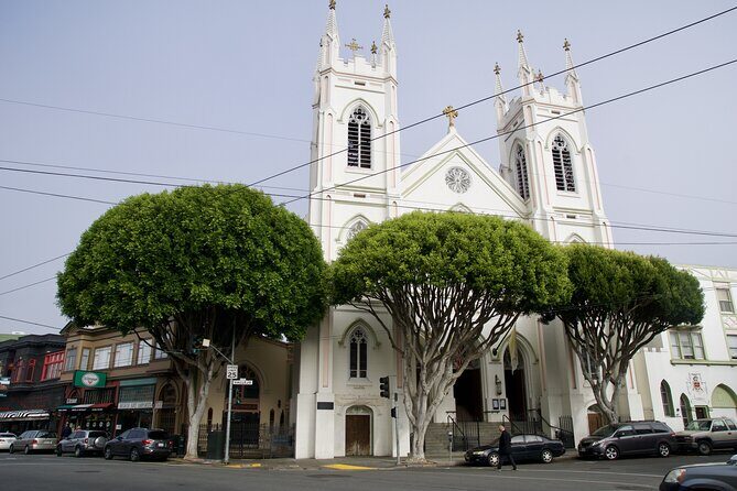 North Beach and Chinatown Smartphone Guided Walking Tour - Vitrual Visit to Vesuvio Cafe and the Flying Books